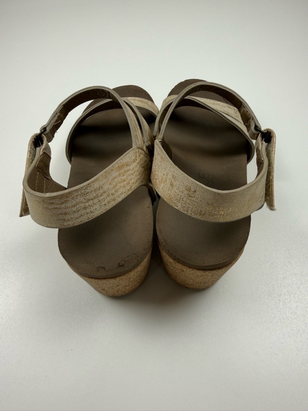 Boutique by Corkys Spring Fling Gold Strappy Studded Wedge Sandals Size 8 Women - Picture 4 of 10